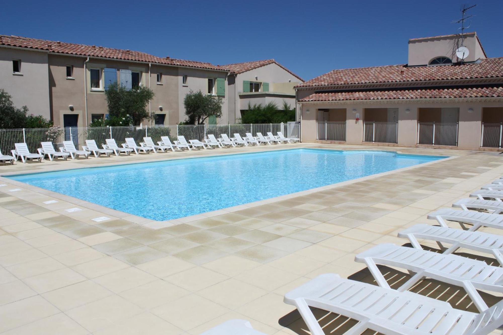 Pleasant Gite, With Collective Heated Swimming Pool, In The Heart Of The Alpilles In Mouries, 4/6 People. Villa Buitenkant foto