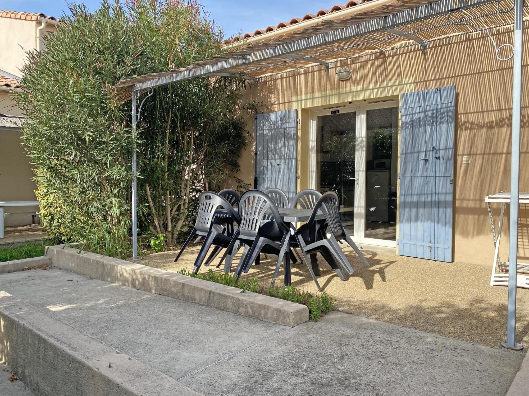 Pleasant Gite, With Collective Heated Swimming Pool, In The Heart Of The Alpilles In Mouries, 4/6 People. Villa Buitenkant foto