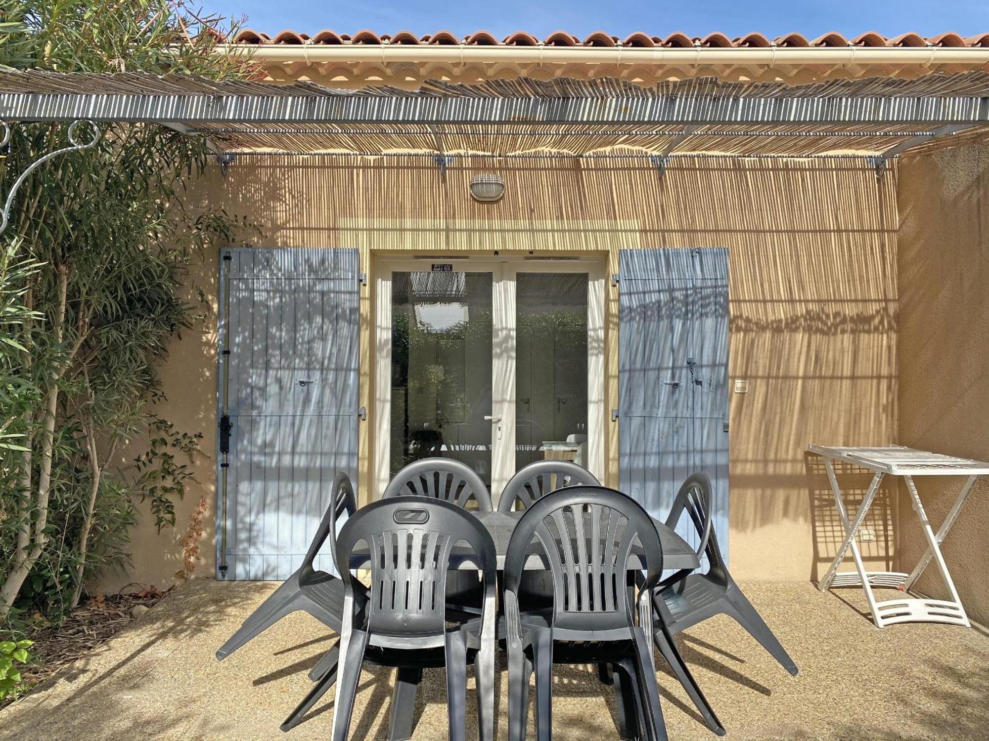 Pleasant Gite, With Collective Heated Swimming Pool, In The Heart Of The Alpilles In Mouries, 4/6 People. Villa Buitenkant foto